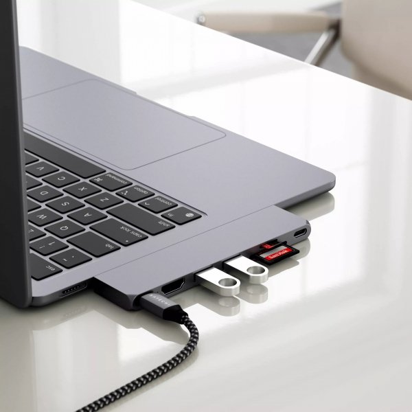 Satechi Pro Hub Slim - aluminiowy hub z podwójnym USB-C do MacBook (USB 4, HDMI, 2x USB-A, SD/microSD, USB-C) (silver)