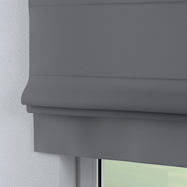 W przypadku tkanin z kolekcji Blackout i Cotton Panama kanaliki znajdują się z tyłu rolety