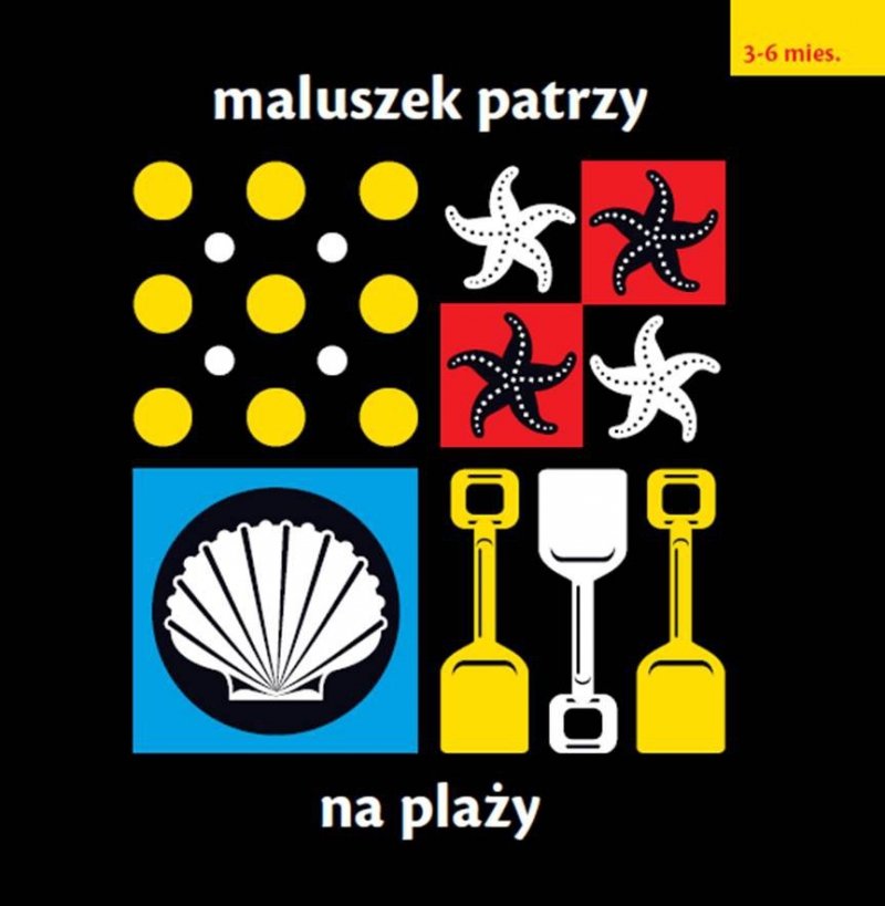Maluszek patrzy Na plaży