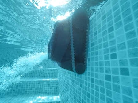 Bezprzewodowy odkurzacz basenowy Dolphin Liberty 200 