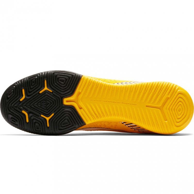 Nike Mercurial Vapor XII Academy IC Indoor Soccer Shoe