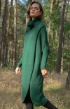 Długi sweter z golfem zielony F1052