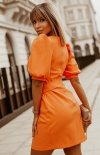 Bicotone sukienka wizytowa z broszką orange 2222-07 tył