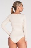 Figl M1038 beżowe body damskie tył