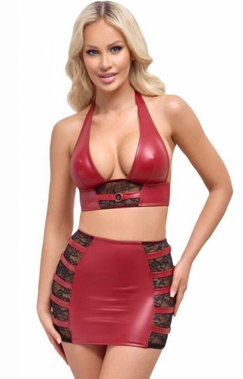 *Czerwony komplet crop top i mini spódniczka