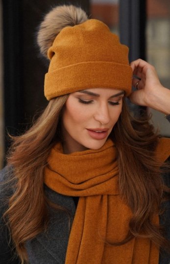 Wełniana czapka damska z pomponem Chiru
