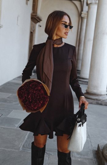 Moe sukienka z falbankami brązowa M880 