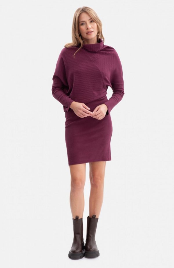 Bewear B309 sukienka bluzowana z dzianiny prążkowanej śliwkowa 