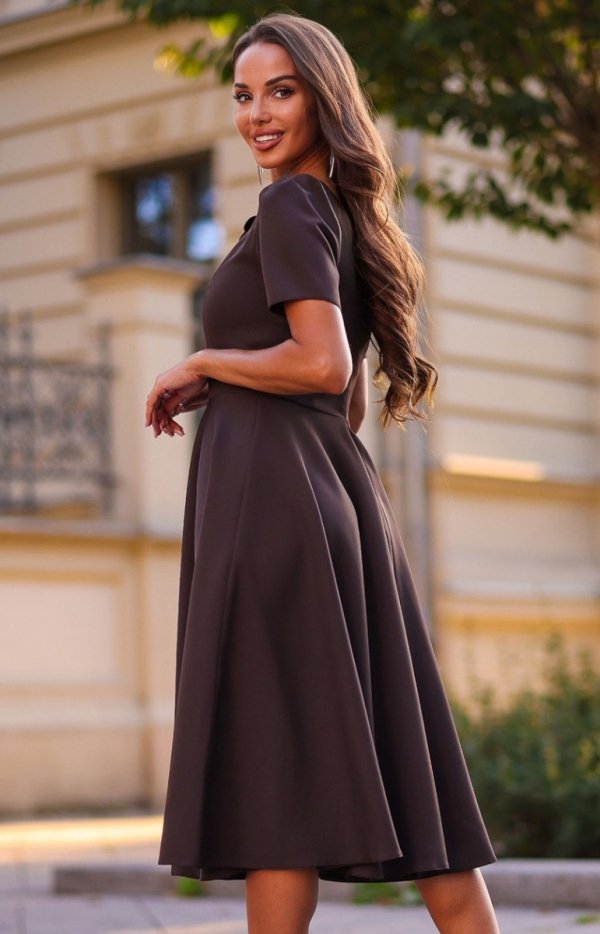 Elizabeth Rubi sukienka midi brązowa tył