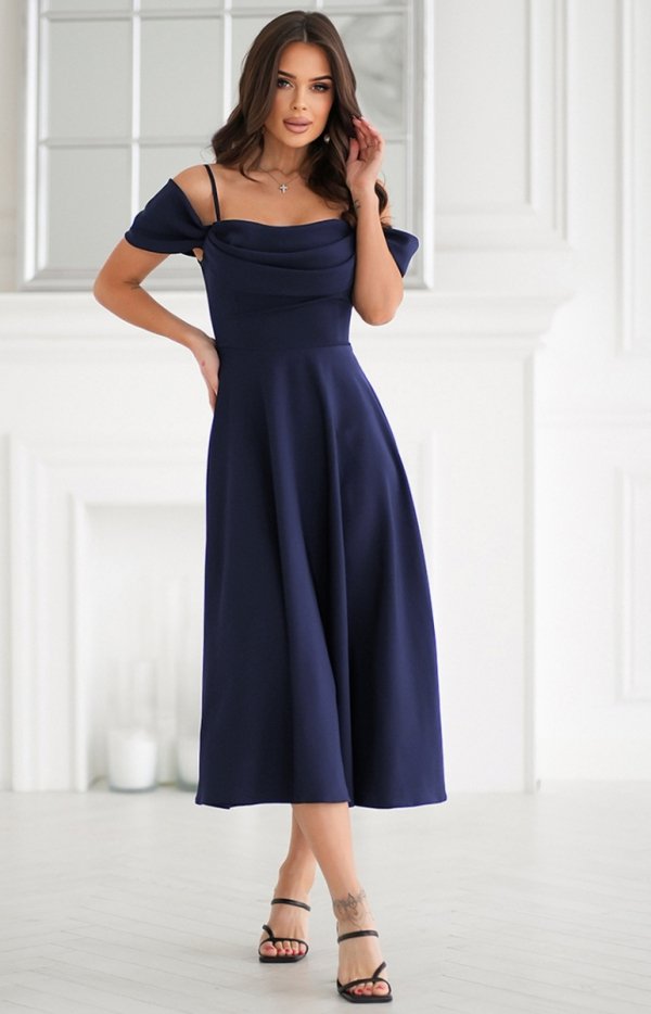 Granatowa sukienka midi z opadającymi ramionami – Bicotone-2