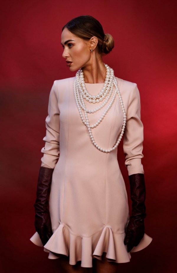 Moe sukienka z falbankami beżowa M880 