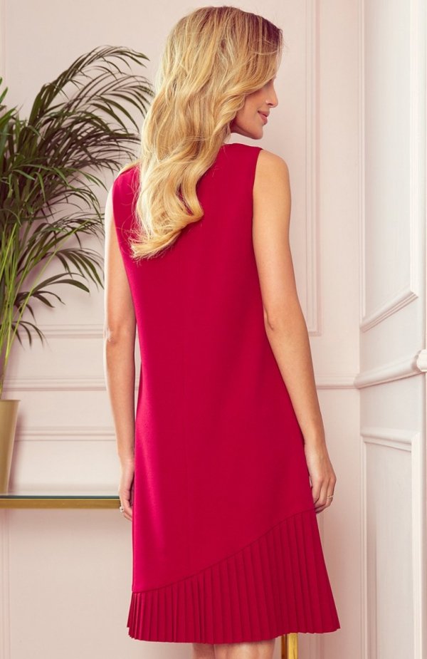 Numoco 308-2 KARINE trapezowa sukienka z asymetryczną plisą tył