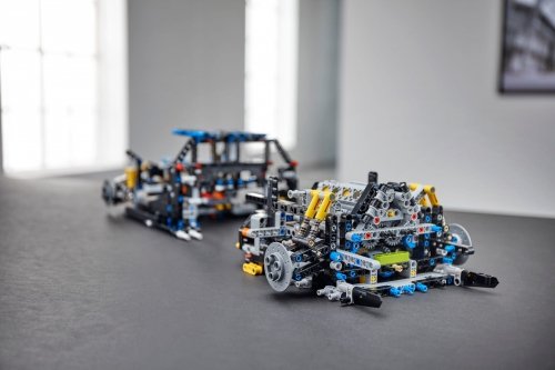 LEGO Technic 42083 Bugatti Chiron Silnik W16 dla Pasjonatów 3599 Klocki 18+