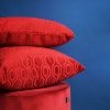 Czerwona pufa dekoracyjna