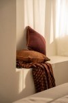 Bordowa poduszka dekoracyjna WOOL 45X45