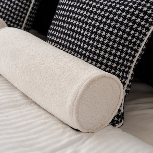 Schwarz-weißes Set aus dekorativen Kissen für das Schlafzimmer, Colet + Pepita.