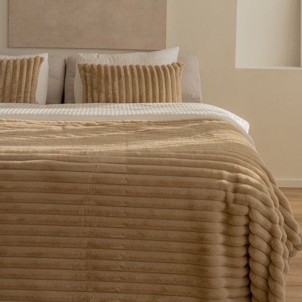 Geneva Black Bedroom Set: 2 Pillows + Bedspread