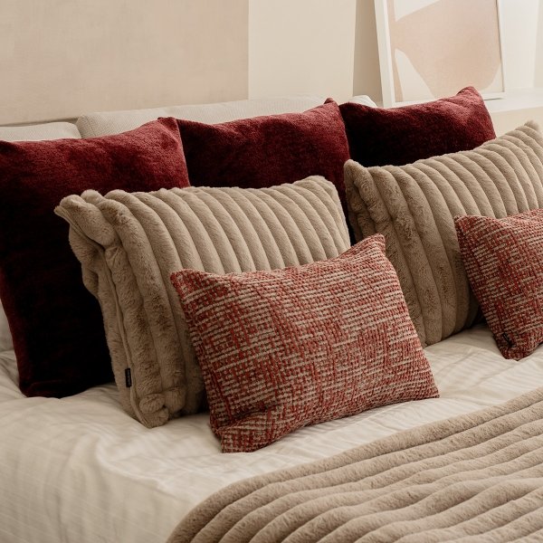 White Set of 5 Decorative Bedroom Pillows - Calm