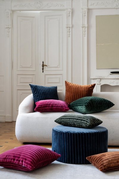 Cordian Fuchsia Decorative Pillow 50x50 Prestige Line