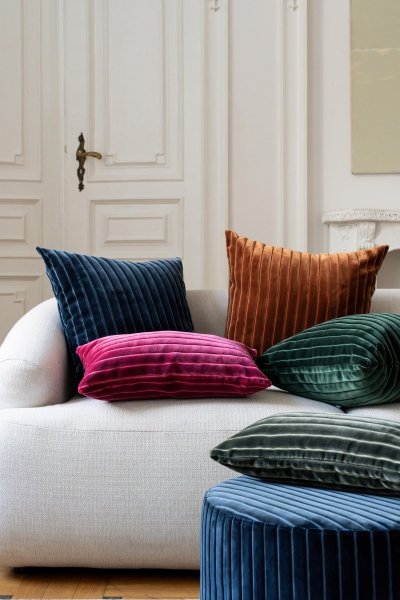 Cordian Fuchsia Decorative Pillow 50x50 Prestige Line
