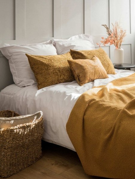 Gold set of 3 decorative pillows for the bedroom
