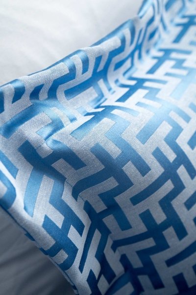 Niebieski zestaw 3 poduszek dekoracyjnych do sypialni