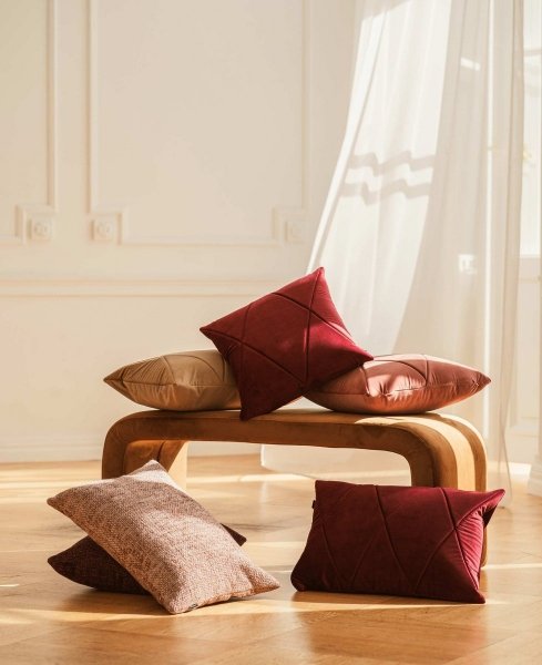 Touch poduszka dekoracyjna różowa 45x45 MOODI