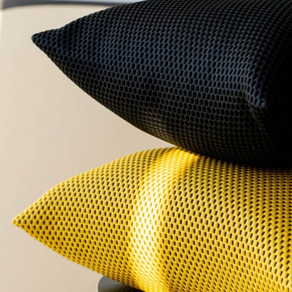 Czarna poduszka dekoracyjna Sonic