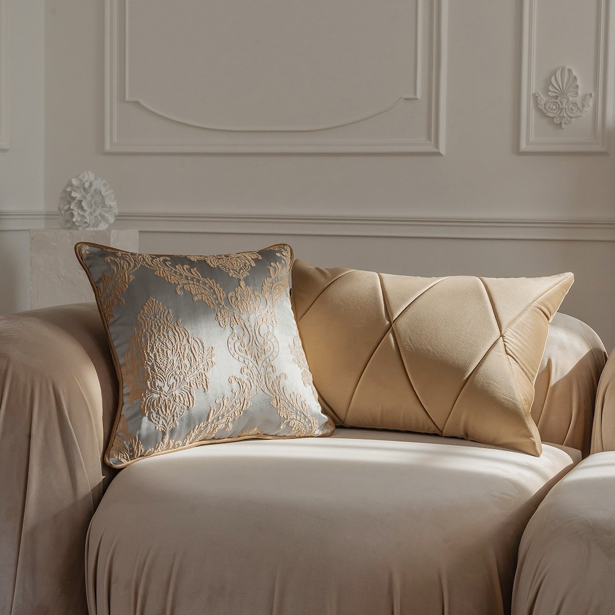 Miętowo-kremowy zestaw poduszek dekoracyjnych Queen + Touch