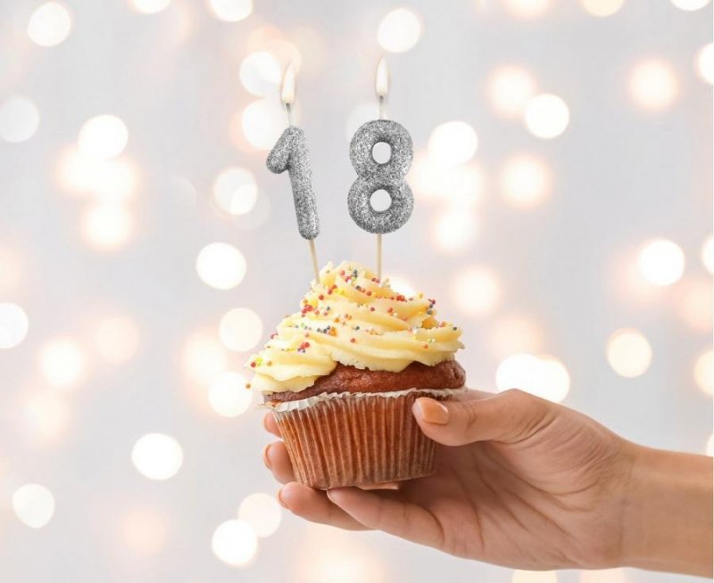 Świeczka Piker MINI Cyfra 8, BIO Brokatowa Czarna – 1 Szt.