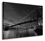 Obraz na płótnie - Brooklyn Bridge nocą - 60x80 cm